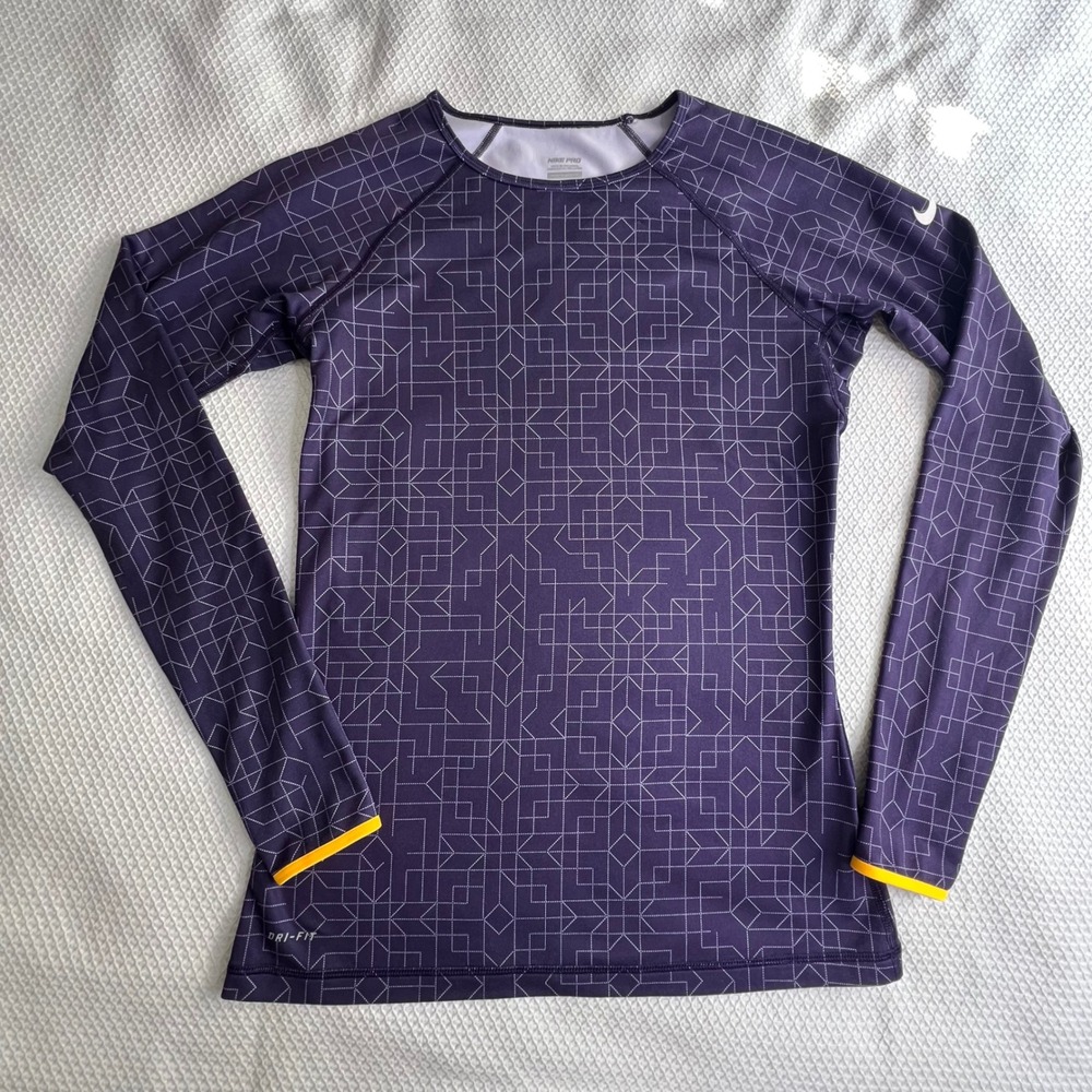 Nike Pro Women's Size‎ Medium Long Sleeve Geometric Print Athletic Top Purple